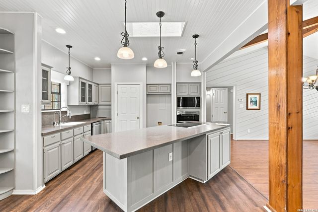 160 Creekwood Ct, Spring Branch, TX 78070