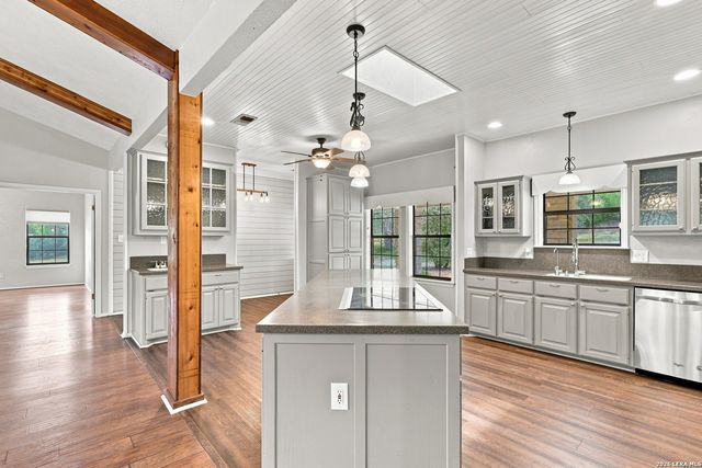 160 Creekwood Ct, Spring Branch, TX 78070