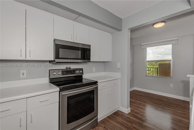 550 SW 138th Ave 404K, Pembroke Pines, FL 33027