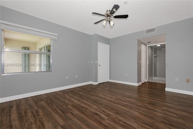 550 SW 138th Ave 404K, Pembroke Pines, FL 33027