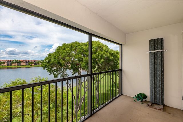 550 SW 138th Ave 404K, Pembroke Pines, FL 33027