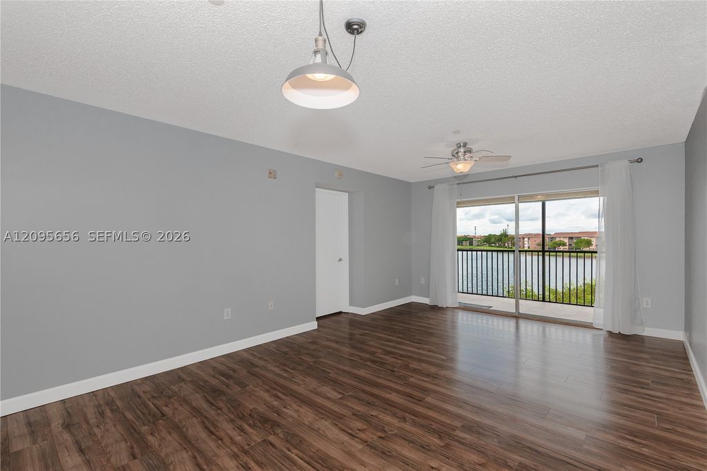 550 SW 138th Ave 404K, Pembroke Pines, FL 33027