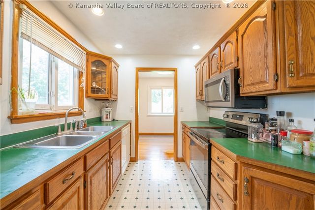 1129 Emerald Road, Charleston, WV 25314