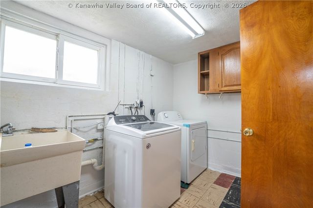 1129 Emerald Road, Charleston, WV 25314