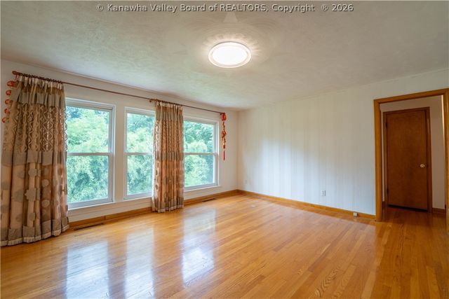 1129 Emerald Road, Charleston, WV 25314