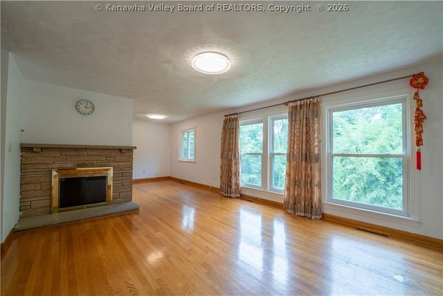 1129 Emerald Road, Charleston, WV 25314