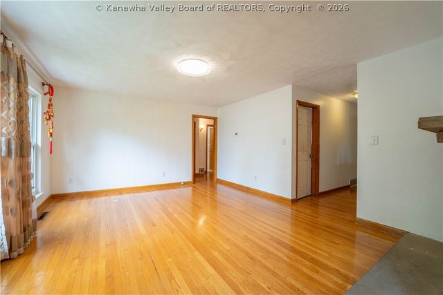 1129 Emerald Road, Charleston, WV 25314