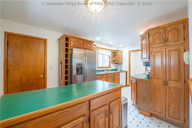 1129 Emerald Road, Charleston, WV 25314