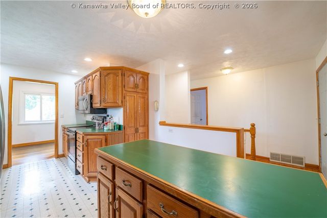 1129 Emerald Road, Charleston, WV 25314