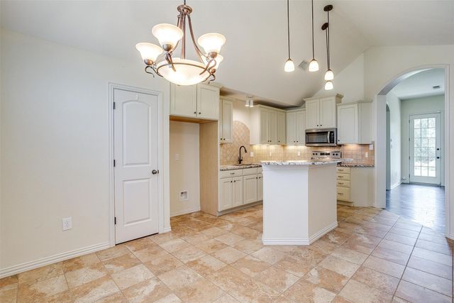 2311 Springhill Court, Mineral Wells, TX 76067
