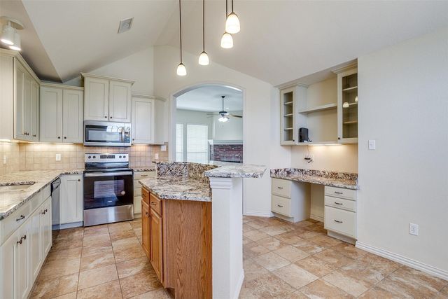 2311 Springhill Court, Mineral Wells, TX 76067