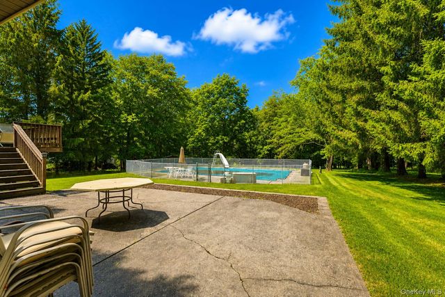 18 Hillside Road, Slate Hill, NY 10973