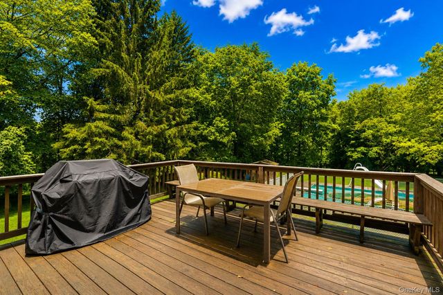 18 Hillside Road, Slate Hill, NY 10973