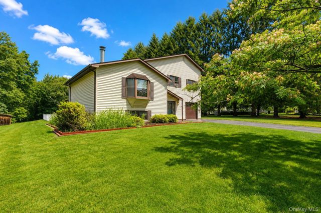 18 Hillside Road, Slate Hill, NY 10973
