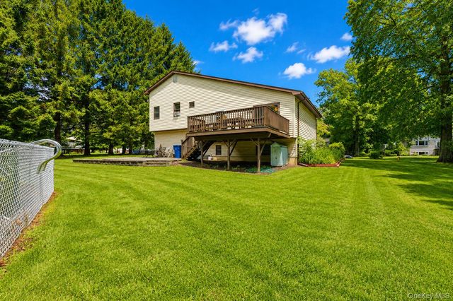 18 Hillside Road, Slate Hill, NY 10973