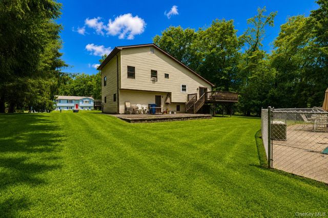 18 Hillside Road, Slate Hill, NY 10973