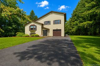 18 Hillside Road, Slate Hill, NY 10973