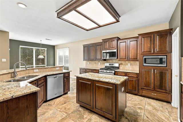 1204 Crestview Drive, Bedford, TX 76021