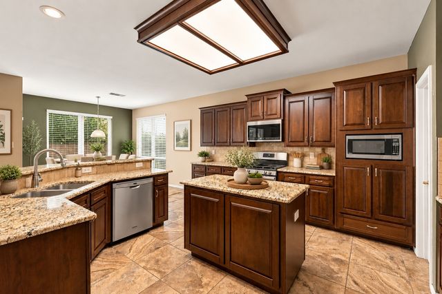1204 Crestview Drive, Bedford, TX 76021