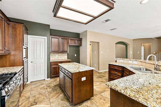 1204 Crestview Drive, Bedford, TX 76021