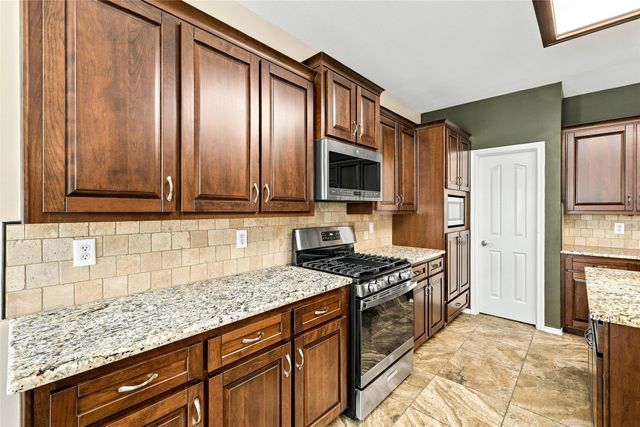 1204 Crestview Drive, Bedford, TX 76021