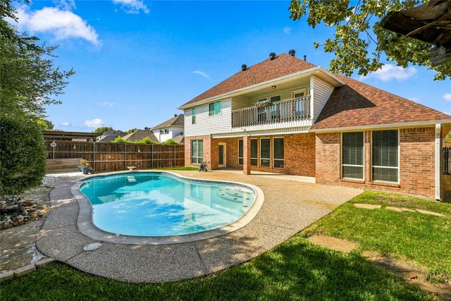1204 Crestview Drive, Bedford, TX 76021