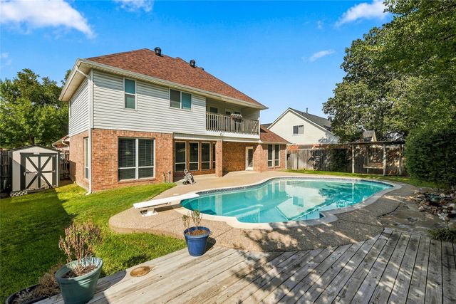 1204 Crestview Drive, Bedford, TX 76021