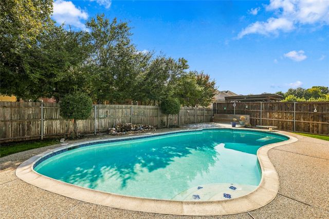 1204 Crestview Drive, Bedford, TX 76021
