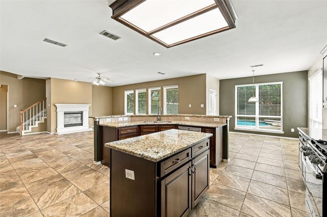 1204 Crestview Drive, Bedford, TX 76021
