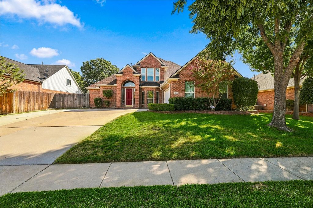 1204 Crestview Drive, Bedford, TX 76021