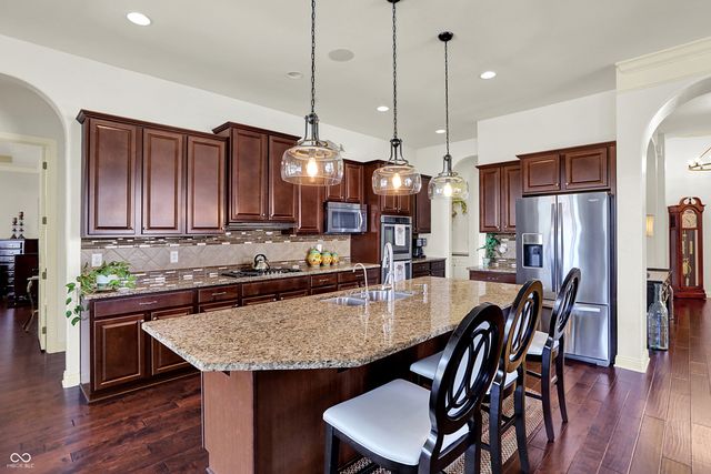 10001 Copper Saddle Bend, Fishers, IN 46040