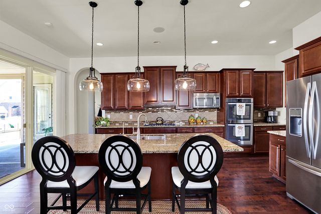 10001 Copper Saddle Bend, Fishers, IN 46040