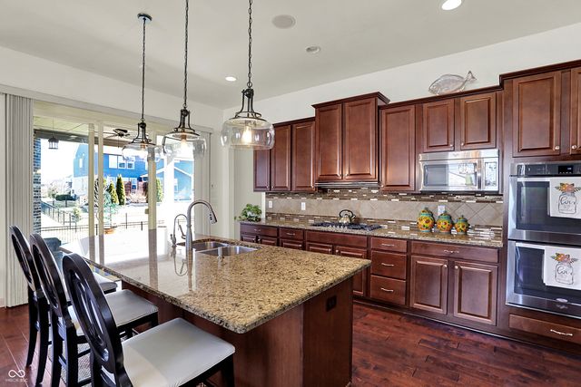 10001 Copper Saddle Bend, Fishers, IN 46040