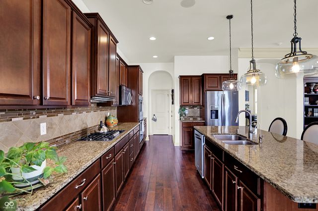 10001 Copper Saddle Bend, Fishers, IN 46040