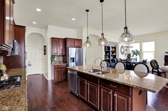 10001 Copper Saddle Bend, Fishers, IN 46040