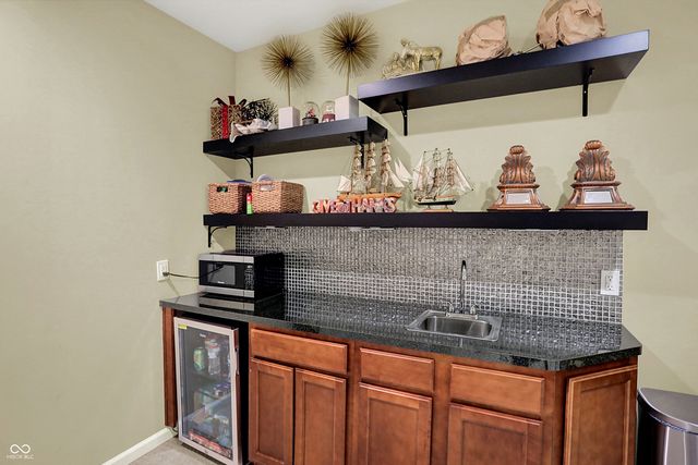 10001 Copper Saddle Bend, Fishers, IN 46040