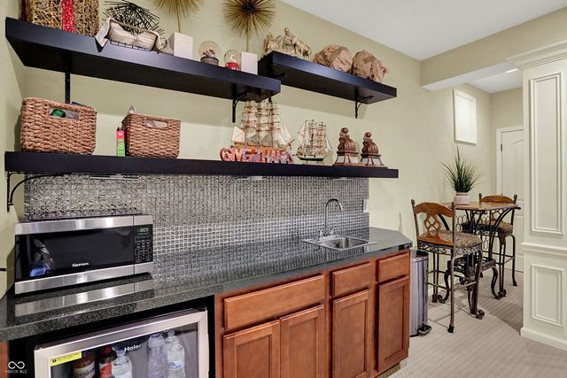 10001 Copper Saddle Bend, Fishers, IN 46040