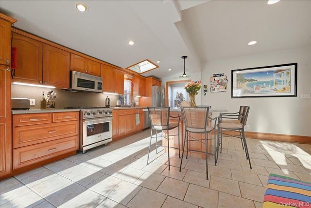 11 Muriel Road, Port Washington, NY 11050