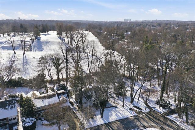 11 Muriel Road, Port Washington, NY 11050