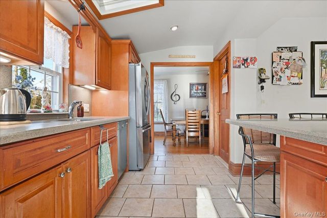 11 Muriel Road, Port Washington, NY 11050