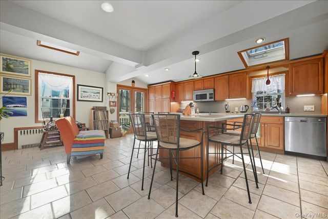 11 Muriel Road, Port Washington, NY 11050