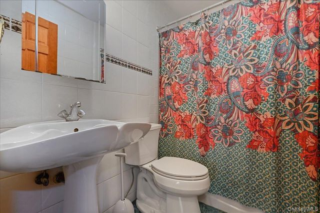 11 Muriel Road, Port Washington, NY 11050