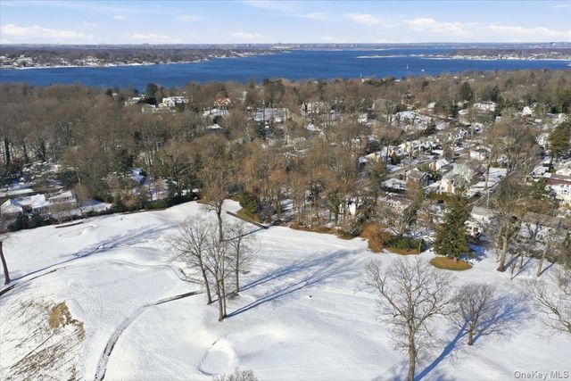 11 Muriel Road, Port Washington, NY 11050