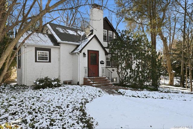 11 Muriel Road, Port Washington, NY 11050