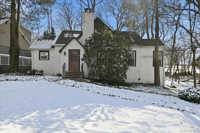 11 Muriel Road, Port Washington, NY 11050