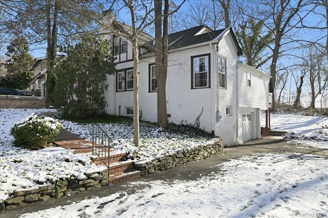 11 Muriel Road, Port Washington, NY 11050