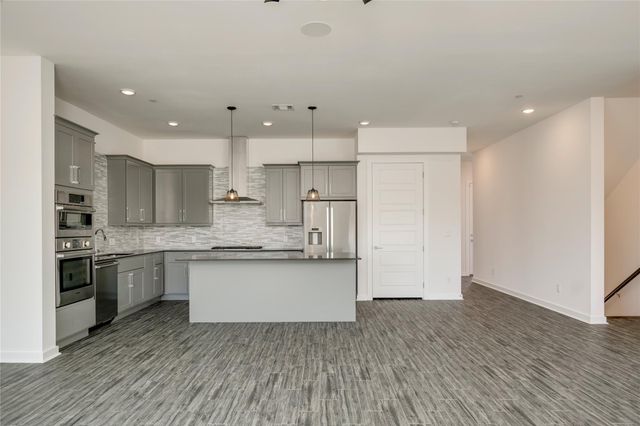 1417 Kramer LN 13, Austin, TX 78758