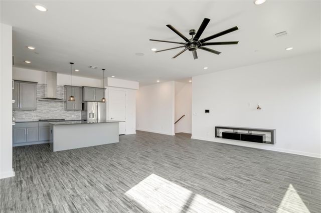 1417 Kramer LN 13, Austin, TX 78758