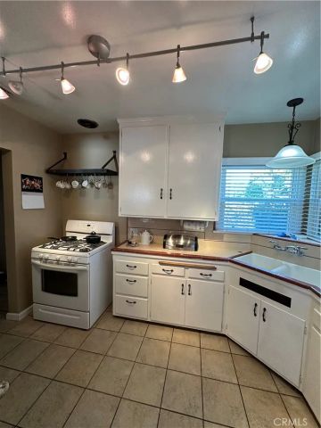 743 N Sparks, Burbank, CA 91506