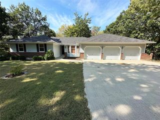 26320 S Hickory Hills Drive, Harrisonville, MO 64701